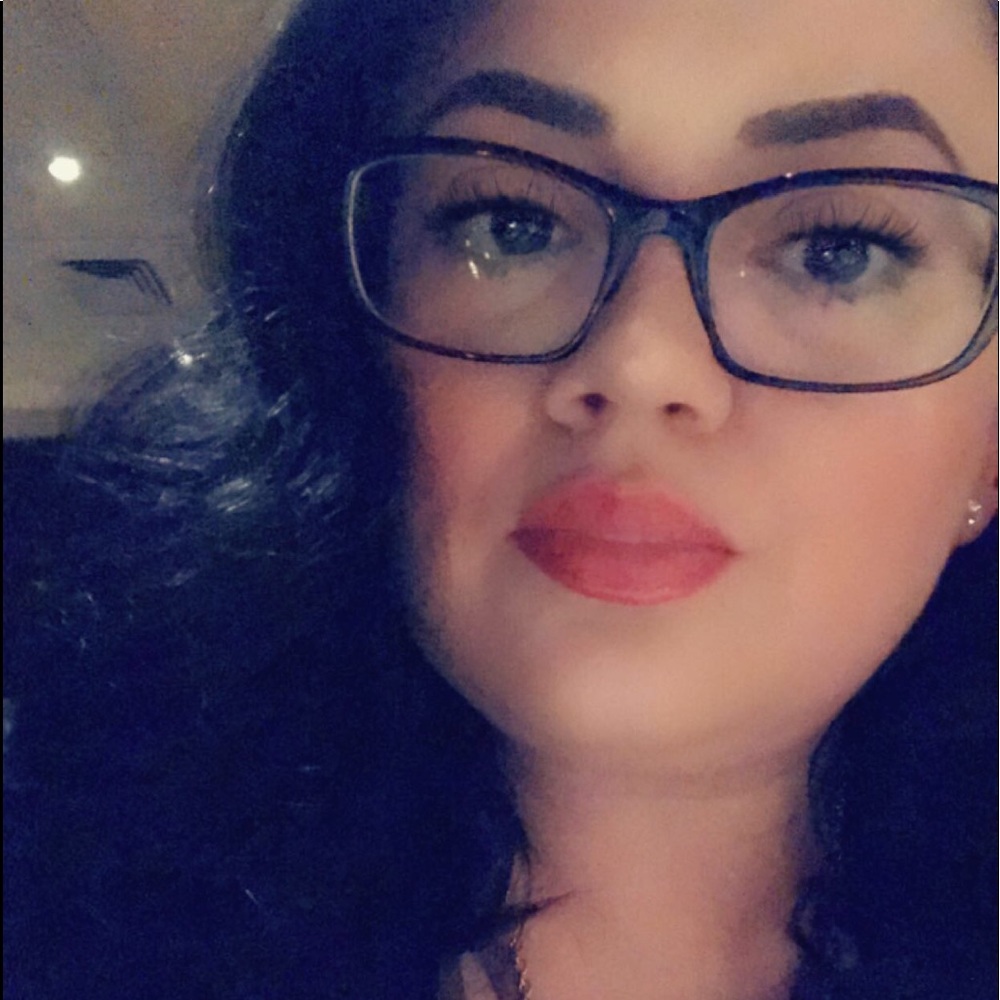 Meet your Posher, Ana